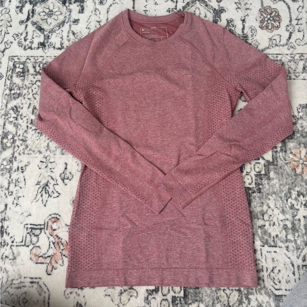 Figs long sleeve under scrub top in mauve. Size XS